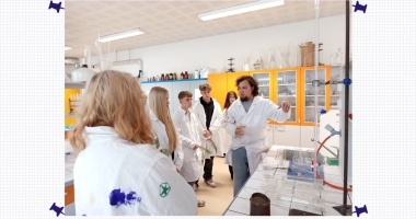Chemie a potravinářství baví i v červnu